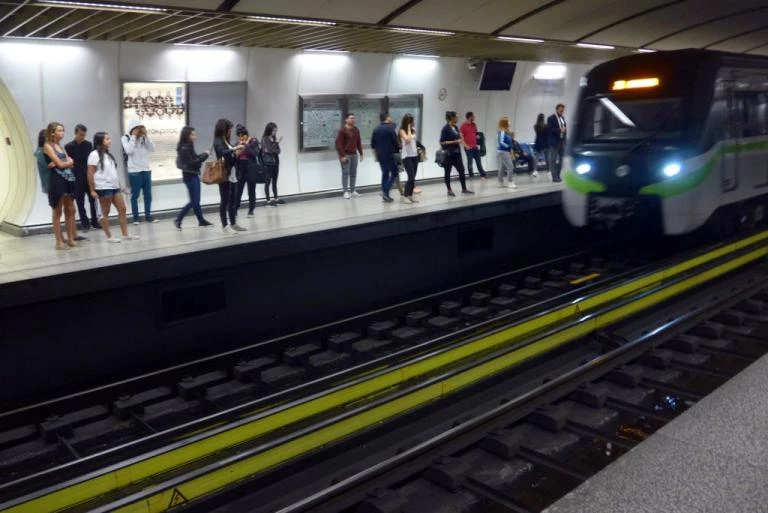 Νέες απεργίες την Πέμπτη: Χάος στους δρόμους! Πώς θα κινηθούν τα μέσα μεταφοράς